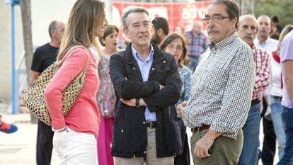 &Aacute;ngel Franco (derecha) con el portavoz del PSPV en las Cortes, Antonio Torres. 