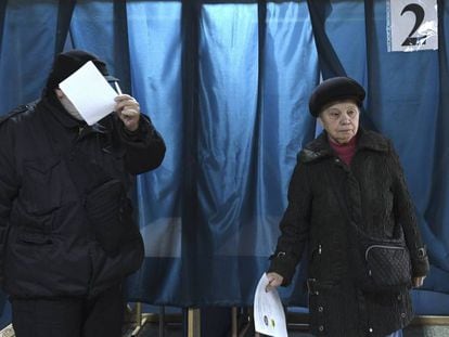 Votantes en la República Popular de Donetsk el 11 de noviembre de 2018. 