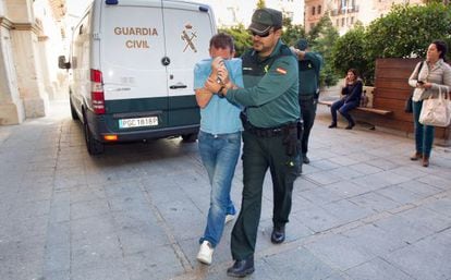 F. S. M, uno de los implicados en el fraude de las farmacias a su llegada el lunes al juzgado n&uacute;mero 3 de Teruel para declarar.