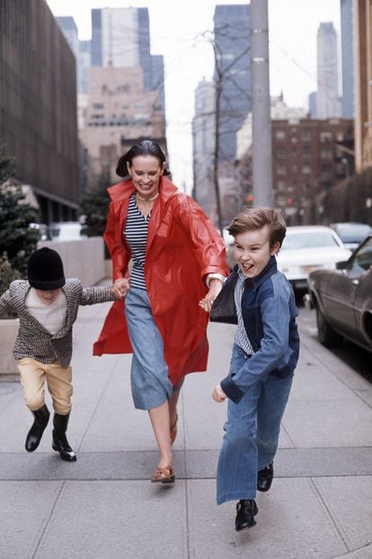En la imagen, corriendo por las calles de Nueva York junto a dos de sus hijos en 1976.