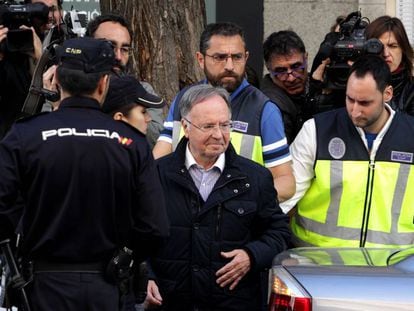 El dirigente de Manos Limpias, Miguel Bernad,durante su detenci&oacute;n.