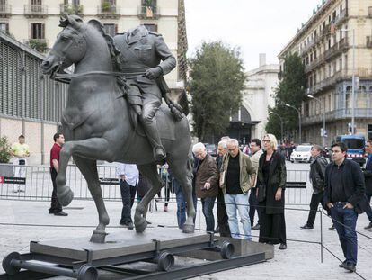 Estatua de Franco sin cabeza instalada durante una exposici&oacute;n en Barcelona el pasado octubre.