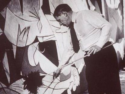 Una reconstrucción histórica de la compra del mural de Picasso a raíz de unas declaraciones de Pérez-Reverte arroja luz sobre las motivaciones del artista