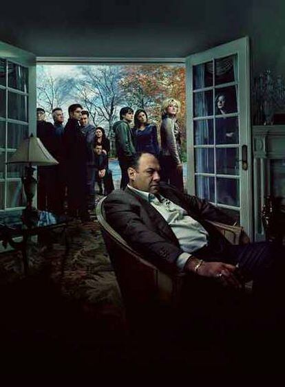 Los protagonistas de<i> Los Soprano</i>, con James Gandolfini en primer plano.