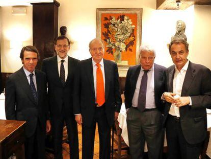 Aznar, Rajoy, el rey Juan Carlos, González y Zapatero, este miércoles en Madrid.