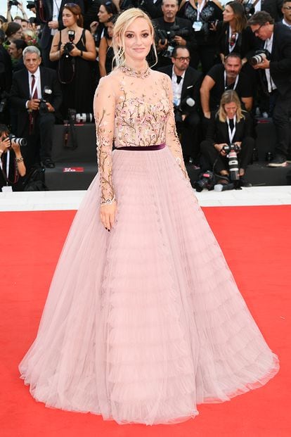 La actriz Olivia Hamilton eligió un vestido de tul de J. Mendel.