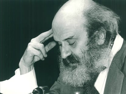 Julio Cerón, Fundador del Frente de Liberación Popular, durante una conferencia en 1984.