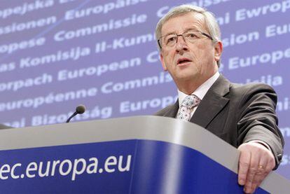 Juncker habla tras el Ecofin que aprobó la ayuda a Grecia, el 11 de abril pasado.