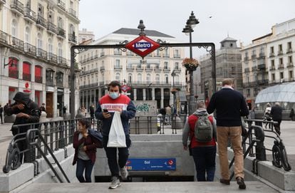Boca de Metro de Sol, en Madrid, el 10 de abril de 2021.