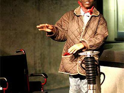 El niño angoleño Romeo, ayer, en Cosmocaixa de Barcelona.