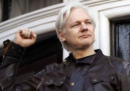 Julian Assange, en la embajada ecuatoriana en Londres.