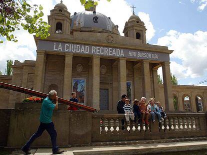 Imagen de archivo del Monumento a los Caídos, en Pamplona, durante la exposición 'La ciudad recreada'.