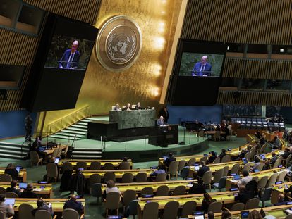 El embajador ruso en la ONU, Vasili Nebenzia, interviene en la sesión especial de la Asamblea General, este miércoles en Nueva York.