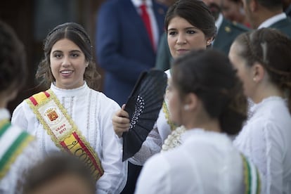Desde que se recuperara en los años 70, el uso del cobijado ha estado limitado a traje festivo. Cada agosto se elige entre una serie de candidatas a la Cobijada Mayor y Cobijada Infantil junto a sus correspondientes cortes de damas de honor, quienes representan durante el año siguiente a su coronacón a la mujer vejeriega en todos aquellos actos protocolarios que desde el Ayuntamiento se organice.
