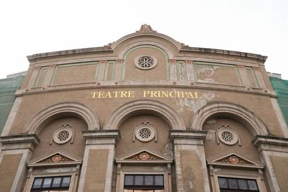 Façana del Teatre Principal.