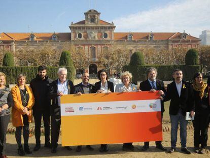 Rovira, en el centro, en el acto de presentaci&oacute;n de las listas de ERC.