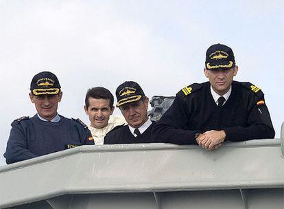 El príncipe Felipe durante la visita a la fragata 'Álvaro de Bazán'.