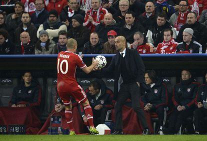 Guardiola y Robben, durante un encuentro de la Champions.