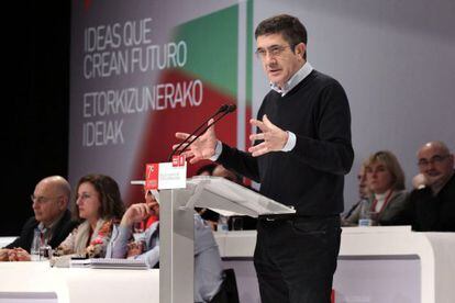Patxi López en la apertura del congreso de los socialistas vascos.