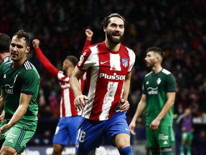 Felipe Augusto celebra haber marcado el gol del Atlético de Madrid frente al Osasuna.