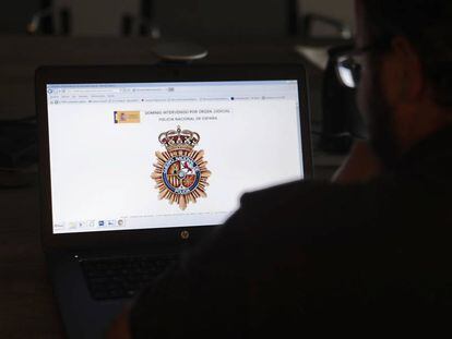 Un usuario intenta acceder al portal mejortorrent.com, intervenido por la Policía.
