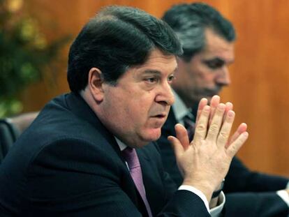 José Luis Olivas y Fernando García Checa presentaron ayer los resultados de Bancaja.