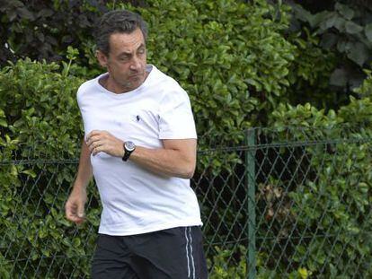 Nicolas Sarkozy corre en el Bois de Boulogne en Par&iacute;s.