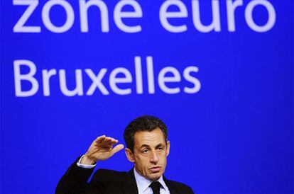 El presidente francés, Nicolas Sarkozy, comparece tras la finalización de la Cumbre