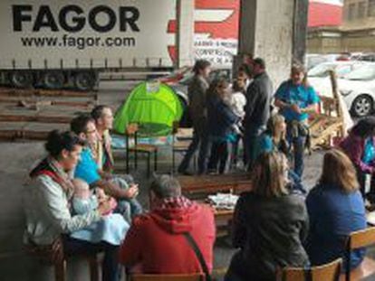 Trabajadores encerrados en la planta de Edesa de Basauri perteneciente a Fagor Electrodom&eacute;sticos. 