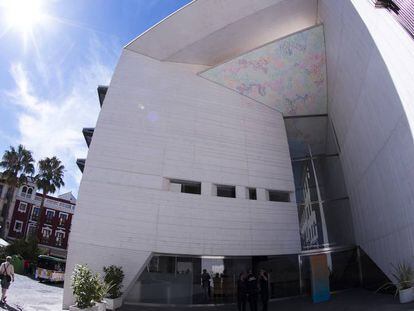 Fachada del Centro Federico Garc&iacute;a Lorca en Granada.