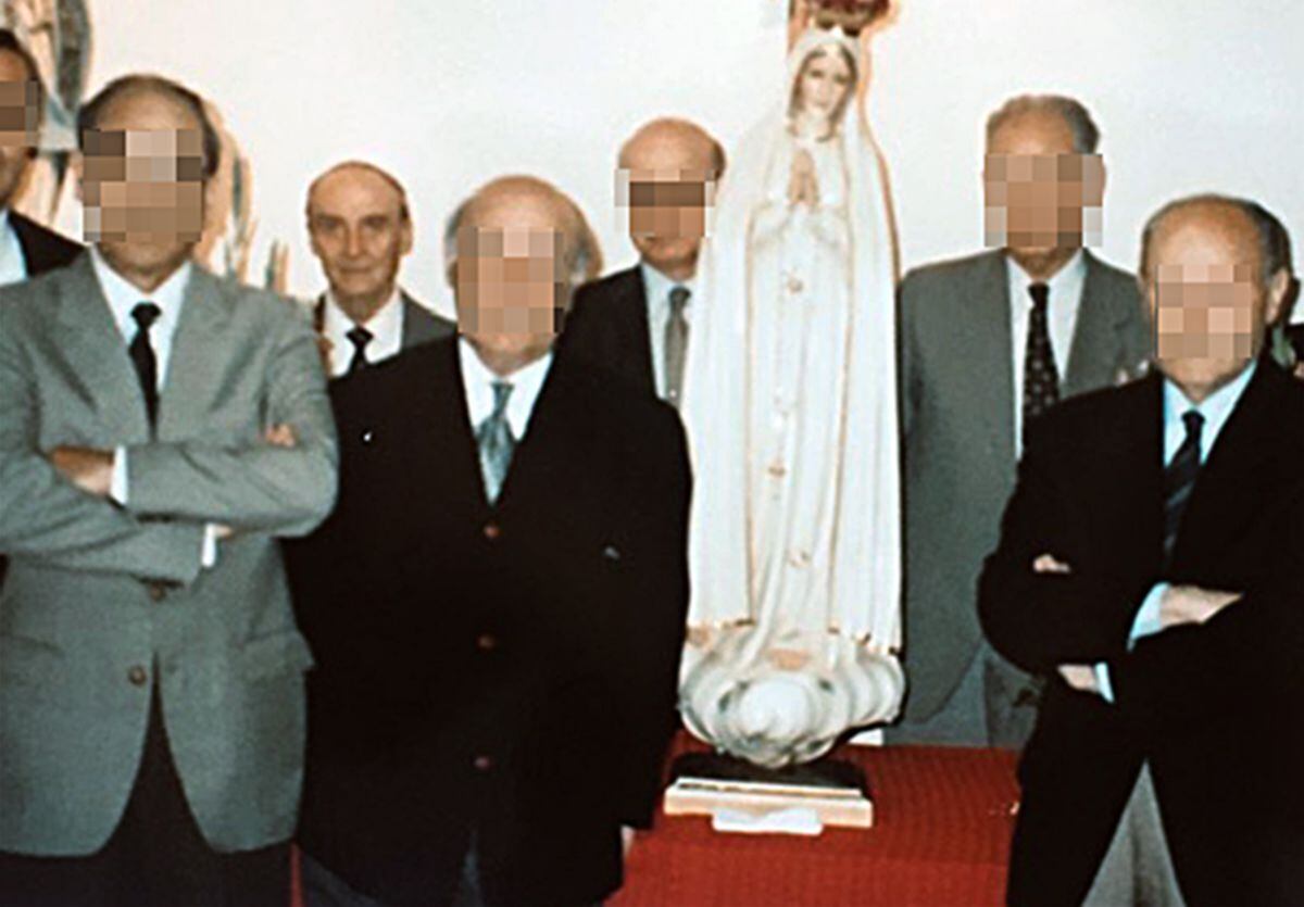 Ramiro Azcona, el tercero por la izquierda, en la sociedad San Vicente de Paúl de Bilbao. Cedida por Luis Zayas.