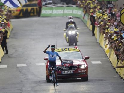 Nairo Quintana entra vencedor en la meta de Valloire.