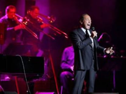 Paul Anka actuant a Cap Roig.