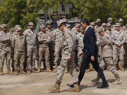 El presidente del Gobierno pide a los militares españoles en el Sahel que defiendan la seguridad de España y la UE