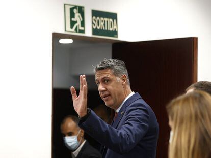 Xavier García Albiol, este viernes, saliendo de la sala de prensa del Ayuntamiento de Badalona.