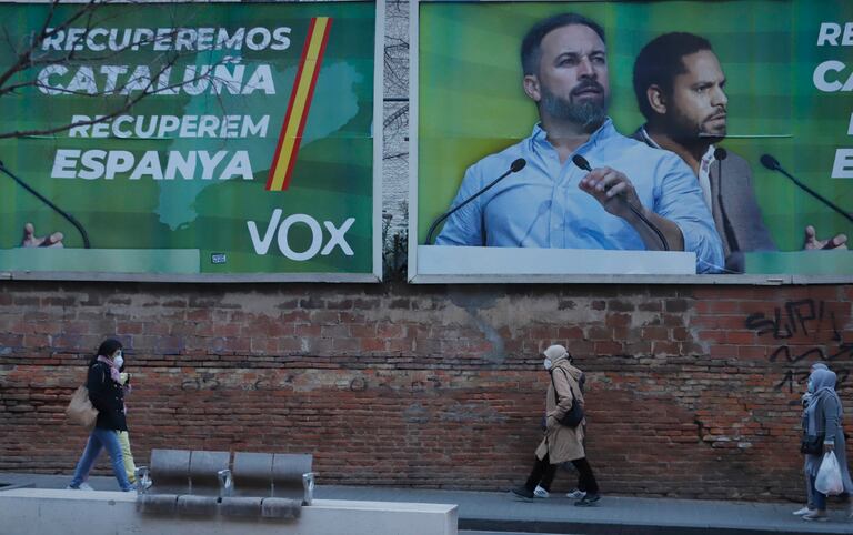 Vallas electorales de Vox en un barrio de inmigrantes de Ca N´Anglada.