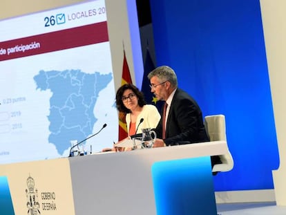 La subsecretaria del Ministerio del Interior, Isabel Goicoechea, y el secretario de Estado de Comunicaci&oacute;n, Miguel &Aacute;ngel Oliver.