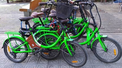 Bicicletas ocupando las aceras de Barcelona