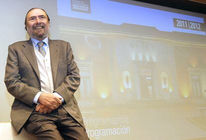El director del Museo de Bellas Artes Javier Viar antes de presentar la programación del centro para 2011.