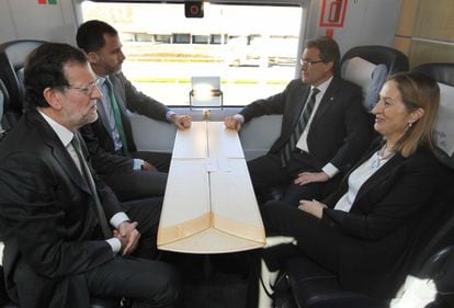 Mariano Rajoy, el pr&iacute;ncipe Felipe, Artur Mas y Ana Pastor, inaugurando el AVE Barcelona-Girona