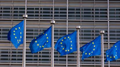 Banderas de la UE frente a la sede de la Comisión Europea, en Bruselas.