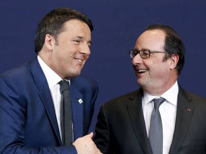 Renzi (I) y Hollande  durante la cumbre europea sobre inmigraci&oacute;n. 