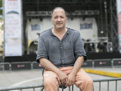 Ramon Sim&oacute;, ayer ante el escenario en el que actuar&aacute; la Plateria en la fiesta de obertura del Grec.