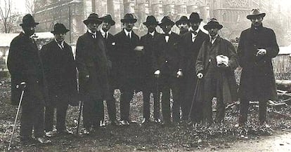 Dadá en Saint-Julien-le-Pauvre, Paris, 1921.