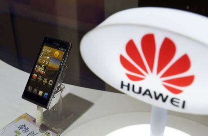 Un móvil de Huawei en una tienda de Beijing.