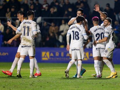 Los jugadores del Girona celebran un gol.