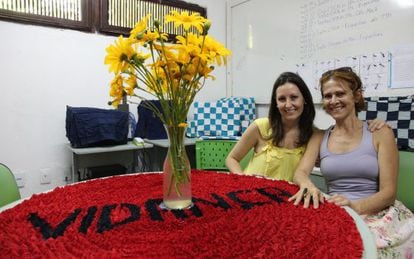 Patricia Lobaccaro, presidenta de BrazilFoundation (Izda.) junto a Anália Timbó, fundadora del proyecto Vidança, en Fortaleza (Brasil).