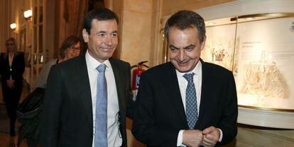 Tómas Gómez y Zapatero llegan al acto de presentación de la candidatura de Miguel Carmona.