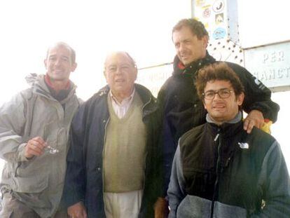 Jordi Pujol , en el centro con sus hijos, de izquierda a derecha, Pere Pujol, Jordi Pujol y Oriol Pujol en una imagen de 1999.