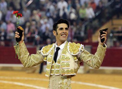 Talavante, ayer en Zaragoza tras cortar dos orejas a su primer toro.